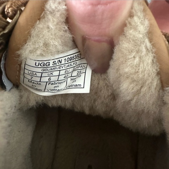 UGG HIGHLAND FIELD BOOT SHEEPSKIN BOOTS WOMEN 7 - Picture 3 of 4